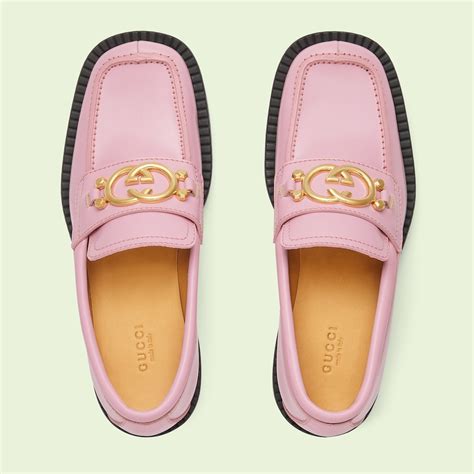 pink gucci loafers outfit.